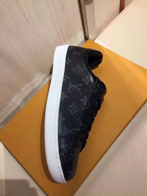 wholesale quality men's louis vuitton shoes model no. 726