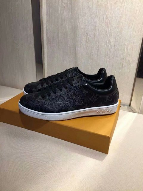 wholesale quality men's louis vuitton shoes model no. 726