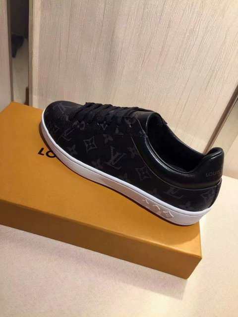 wholesale quality men's louis vuitton shoes model no. 726